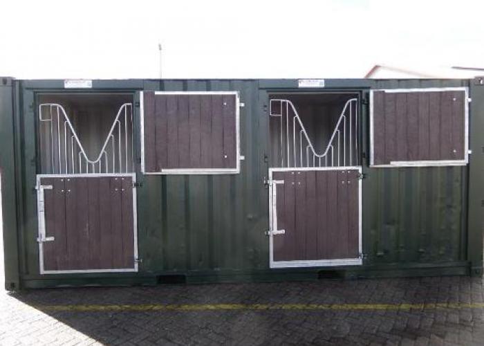 plaatsen van een tijdelijke paardenstal